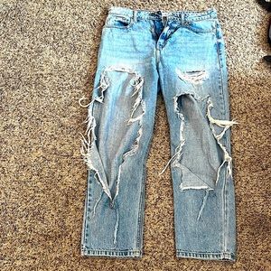 Size 7. CELLO jeans. in good condition. huge leg rip.